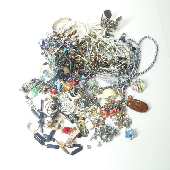 Jewelry Mixed Lot Crafts Reuse Scrap Junk Repair Wear Vintage to Now 3.5lbs - Picture 12 of 15